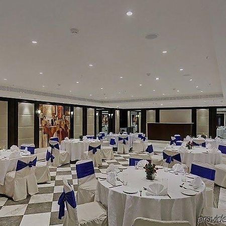 Vista Park Hotel Gurgaon Restoran foto