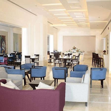 Vista Park Hotel Gurgaon Bagian luar foto