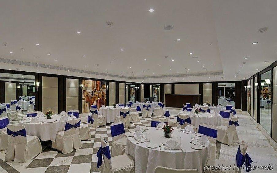 Vista Park Hotel Gurgaon Restoran foto
