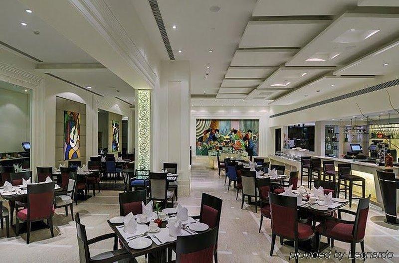 Vista Park Hotel Gurgaon Restoran foto