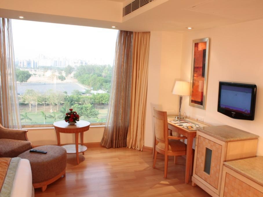 Vista Park Hotel Gurgaon Bagian luar foto