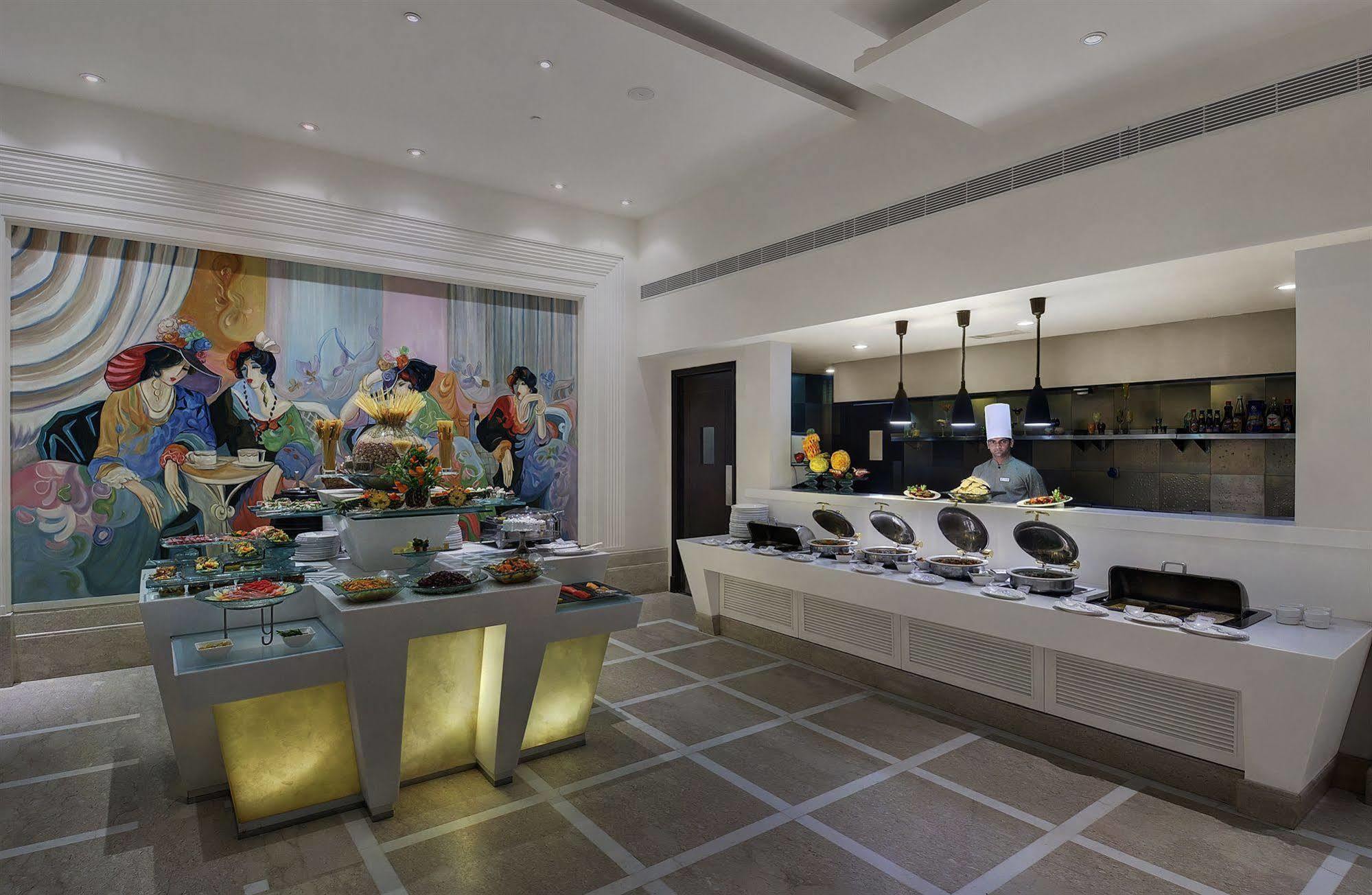 Vista Park Hotel Gurgaon Bagian luar foto