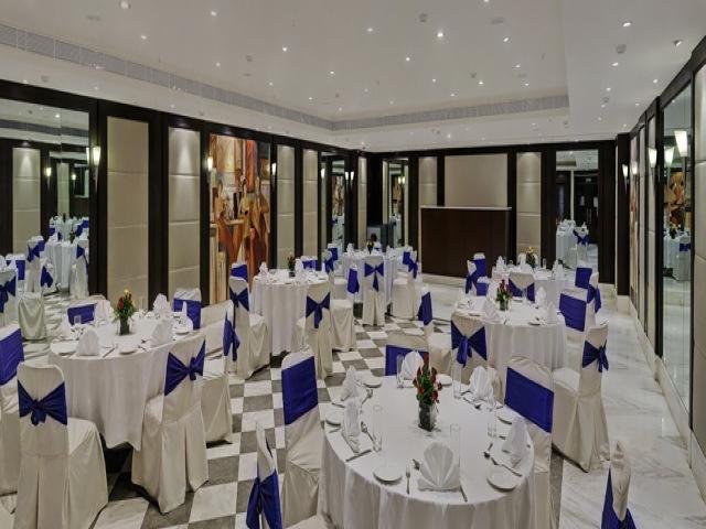 Vista Park Hotel Gurgaon Bagian luar foto